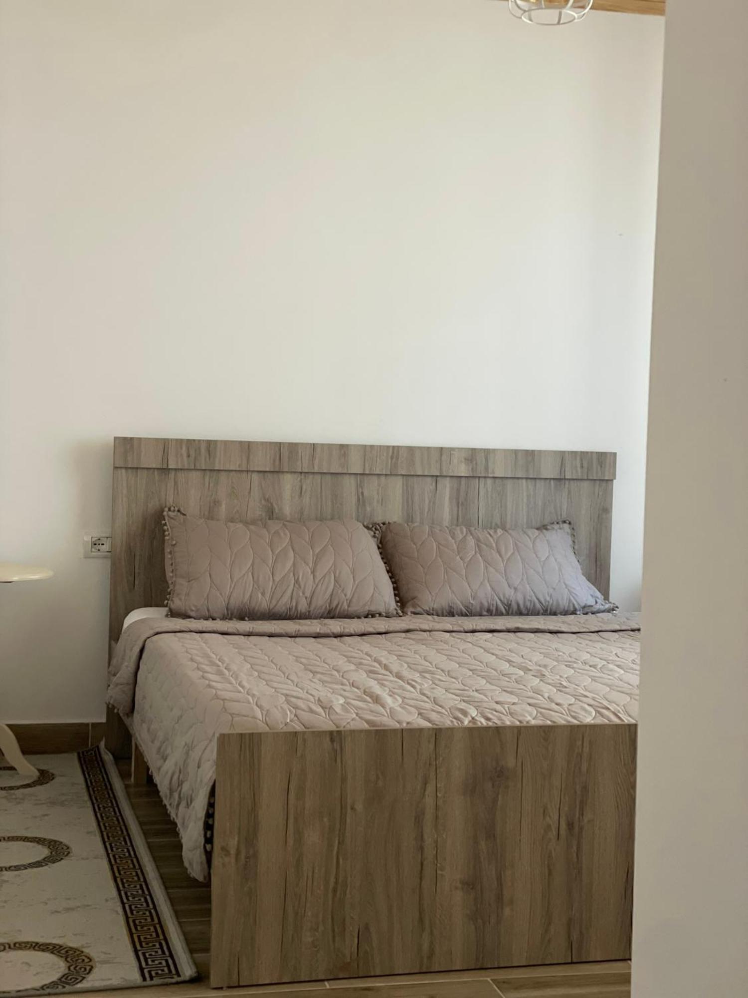 Guesthouse Kroi City Center ベラト エクステリア 写真