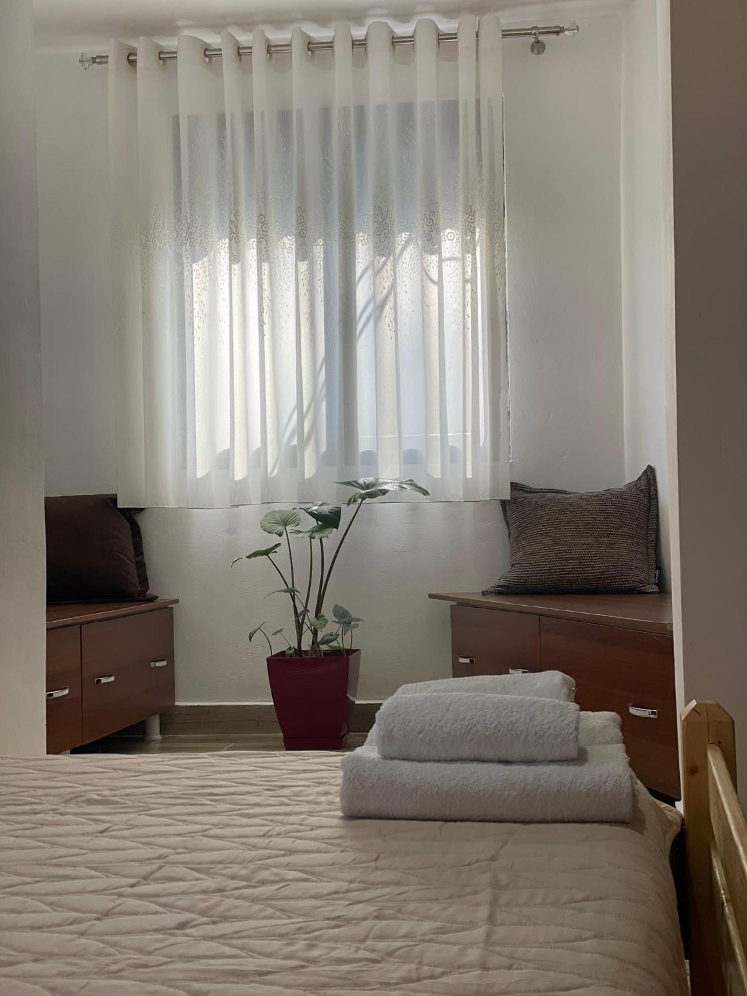 Guesthouse Kroi City Center ベラト エクステリア 写真