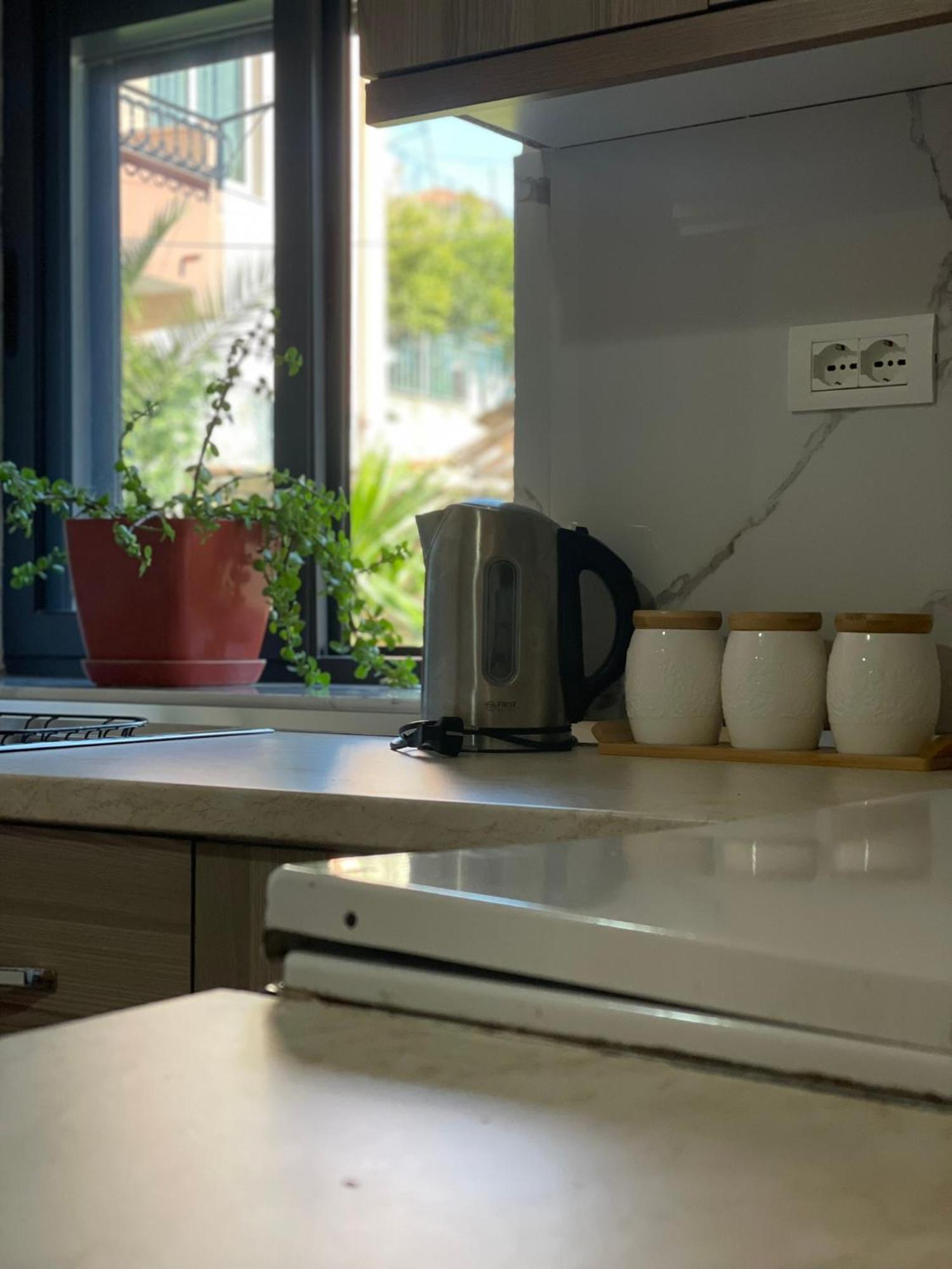 Guesthouse Kroi City Center ベラト エクステリア 写真
