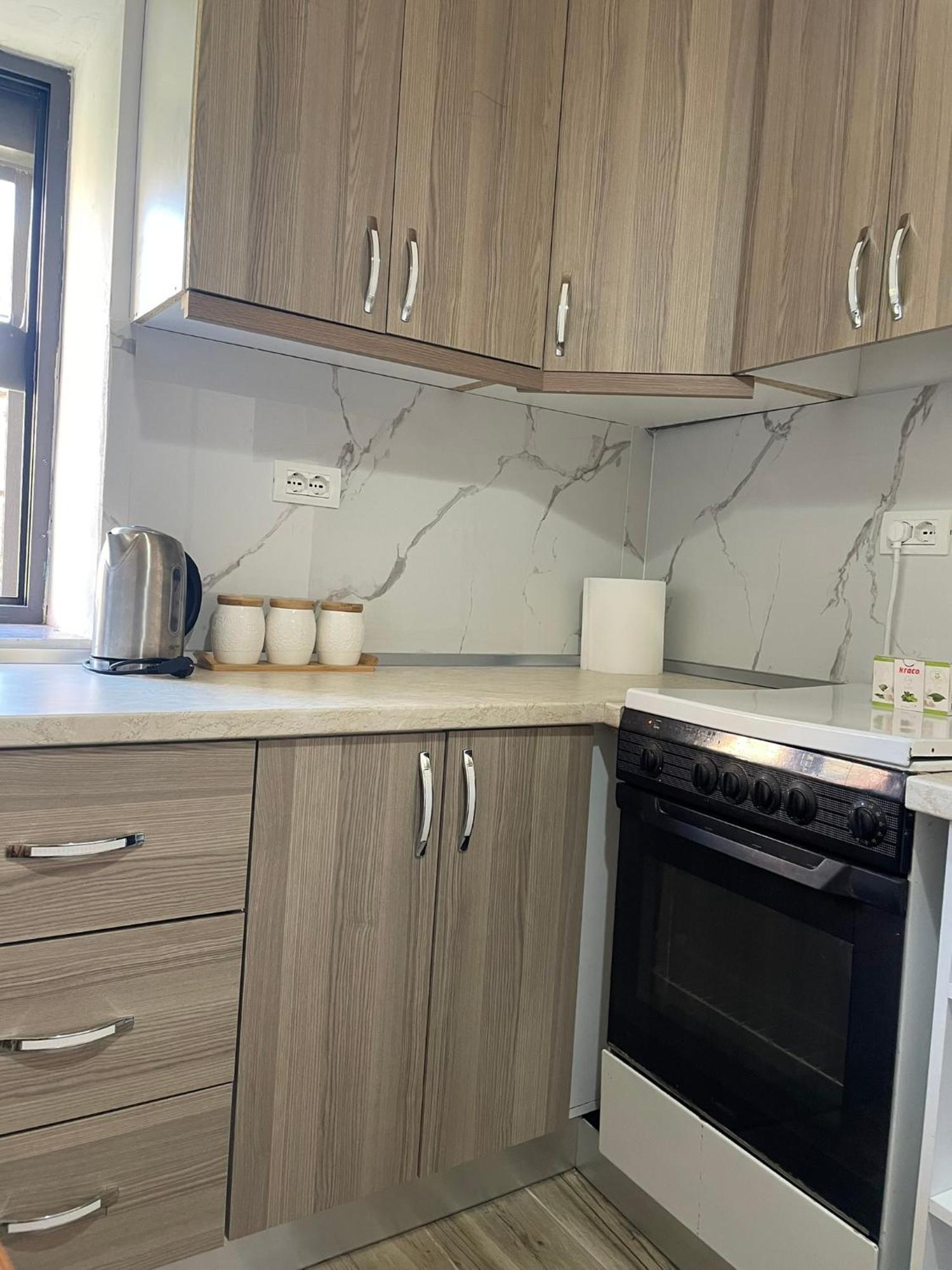Guesthouse Kroi City Center ベラト エクステリア 写真
